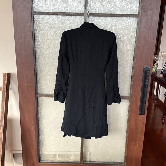 Emilia George
Marie Blazer Maternity size XS to Small - Picture 7 of 7